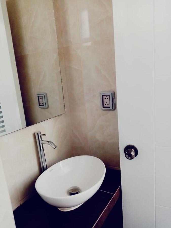 Hotel Kusnaya Пиура Екстериор снимка